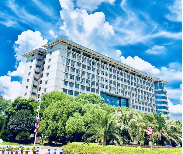 武汉工商学院教学楼